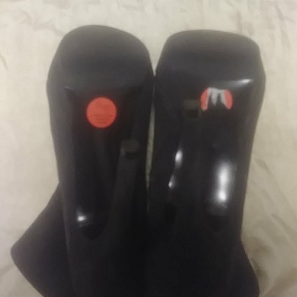 Zara Basic Suede Zip Heels - Picture 6 of 6